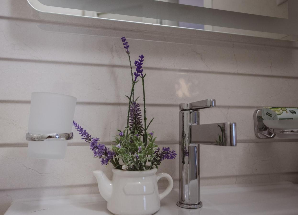 ドゥギ・ラット Luxury House Lucijaヴィラ エクステリア 写真
